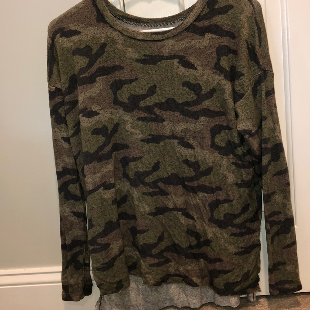 American eagle camo sweater
